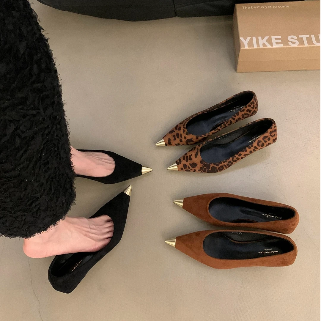 French temperament kitten heel pointed leopard print high heels women's shoes 2025 new spring and autumn small fragrance style skirt single shoes