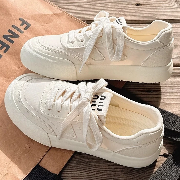 Korean version of thick-soled canvas shoes for women 2024 new ins lightweight and breathable white shoes for students versatile skirt shoes