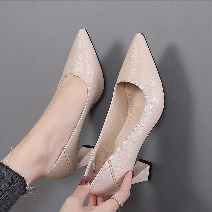 Professional single shoes for women's middle heels shallow mouth high heels soft leather thick heels comfortable and versatile long standing without fatigue for women's black work shoes