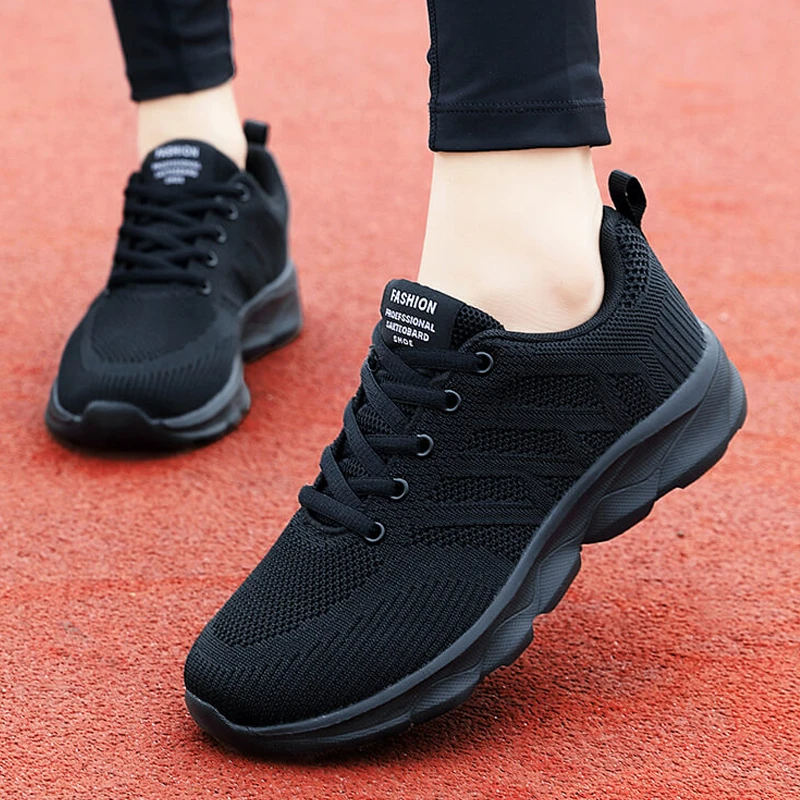 Old Beijing cloth shoes for women in spring and summer mesh breathable casual running sports shoes for all black soft sole middle-aged and elderly mothers' shoes