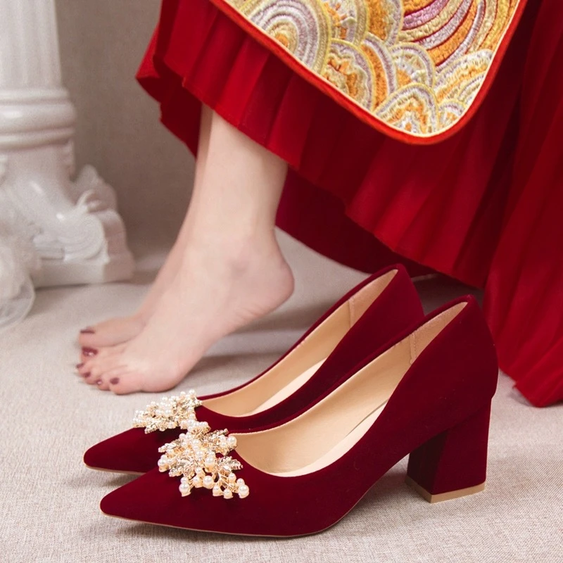 Autumn wedding shoes for women thick heels 2025 new style bride Chinese red plus velvet Xiuhe wedding dress wear two high heels without tiring feet