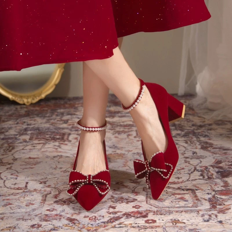 High-end women's high heels Xiuhe clothes and wedding dresses, two new niche red bride shoes for 2025, pregnant women are not tired