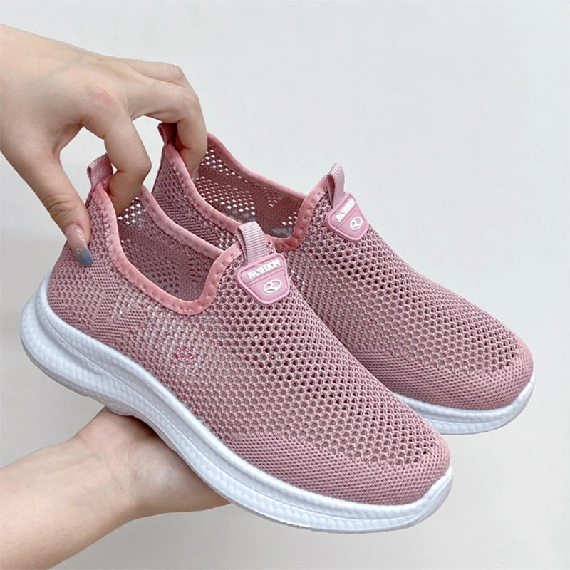 New summer old Beijing cloth shoes flying knitted breathable women's singles shoes soft sole comfortable middle-aged and elderly casual walking shoes