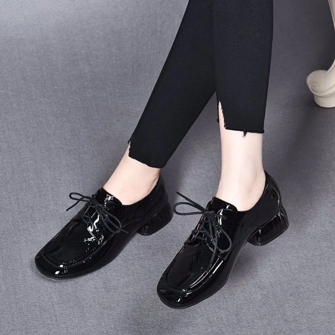Genuine leather deep mouth single shoes for women thick heel 2024 spring and autumn new retro patent leather women's shoes British lace-up flat leather shoes