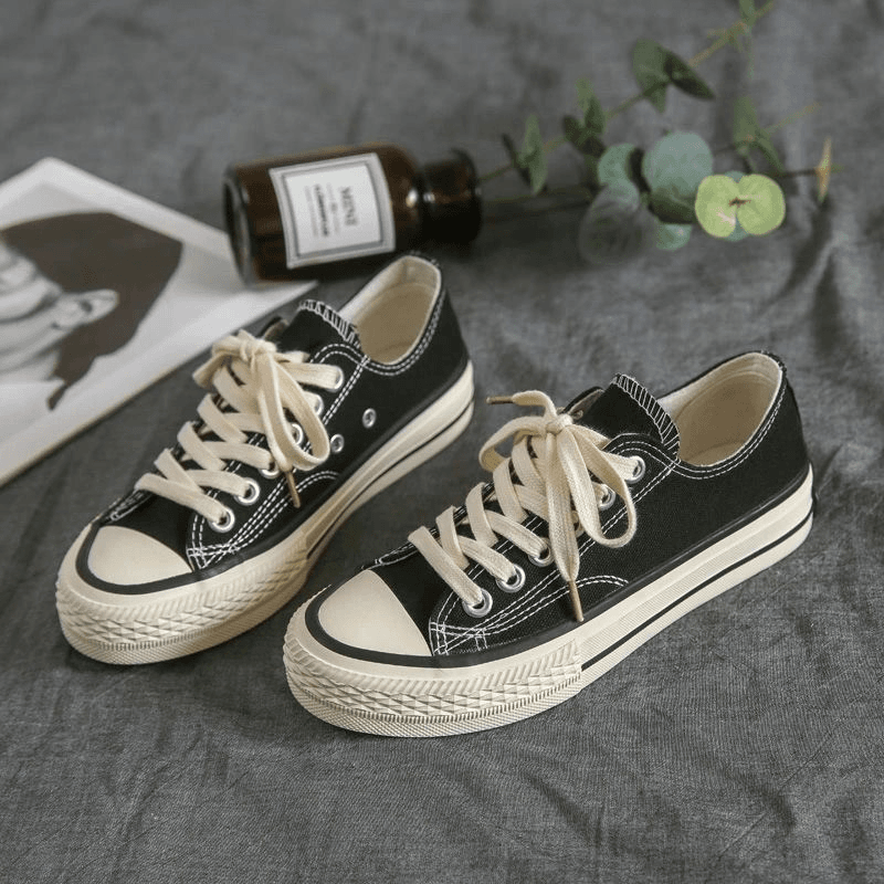 1970s low top canvas shoes for female students Korean version ins Harajuku style 2025 new versatile board shoes Hong Kong style retro shoes
