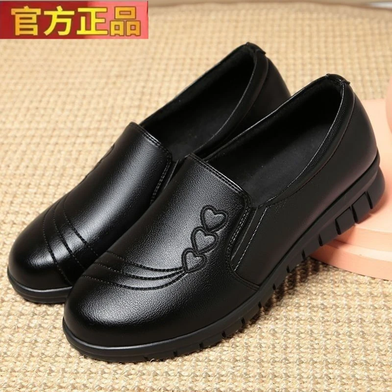 2025 Mom leather shoes soft leather soft sole women middle-aged and elderly comfortable milk fashionable flat sole non-slip spring and autumn single shoes for women