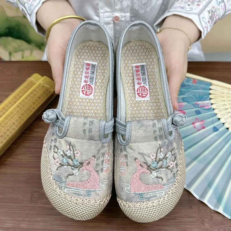 Spring and Autumn Chinese style old Beijing cloth shoes for women flat sole comfortable casual mother shoes with one foot ethnic style embroidered shoes