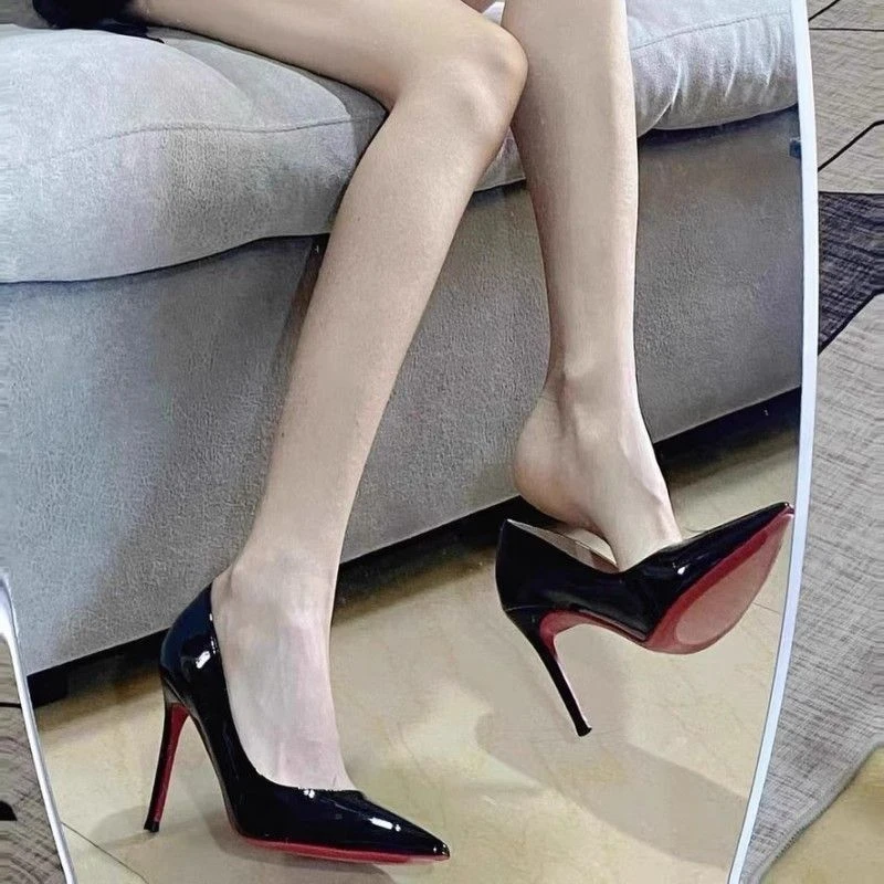 High heels on the bed cannon shoes for women in women's slim heels 2025 spring and autumn new black red sole 10 cm large size pointed toe shoes