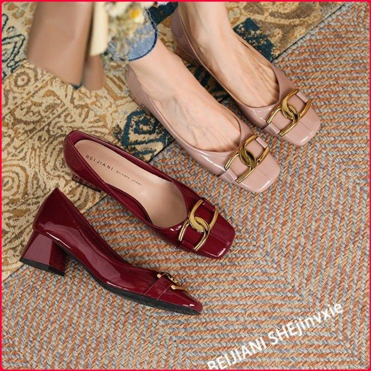 French high heels for women 2025 spring and autumn new thick heel square toe shallow mouth versatile patent leather soft sole metal buckle single shoes