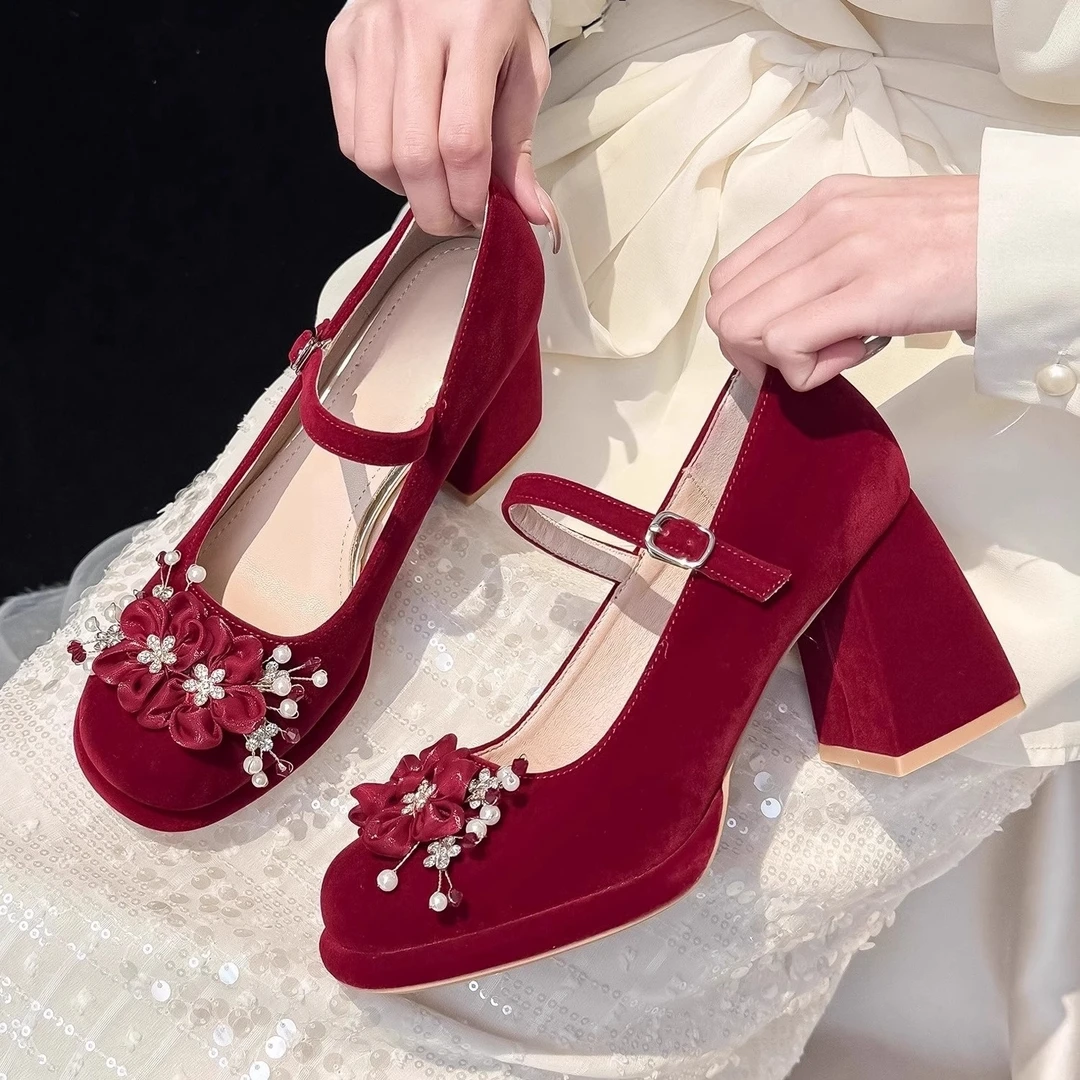 Flower engagement shoes thick heels are not tired, back to the door Hexiu beautiful red high-end bride Mary Zhen high heels women