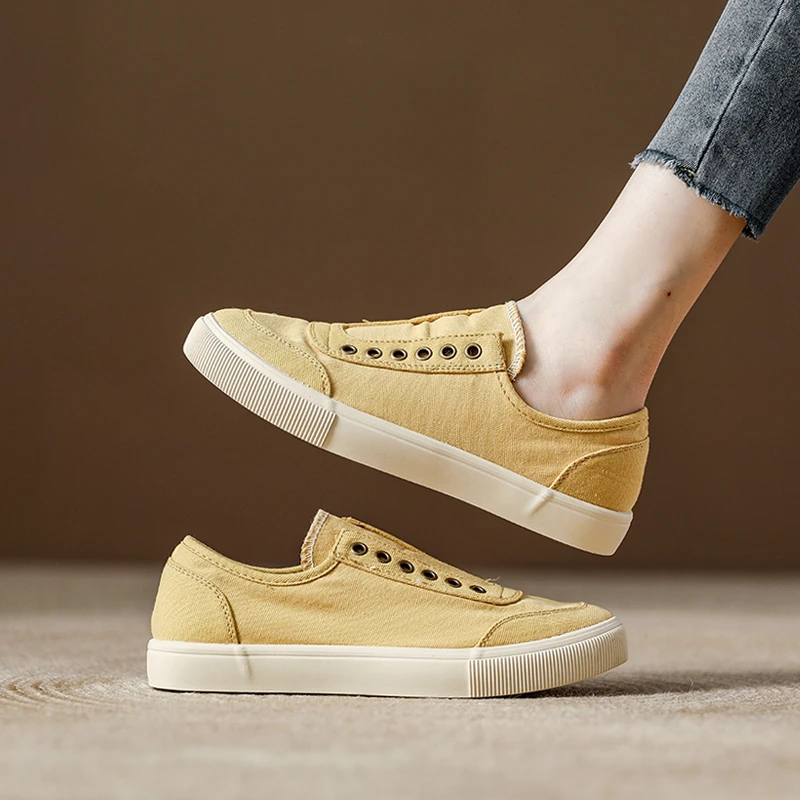 Summer hot lazy men's shoes with one foot, fashionable and versatile yellow canvas shoes, summer soft sole light casual shoes