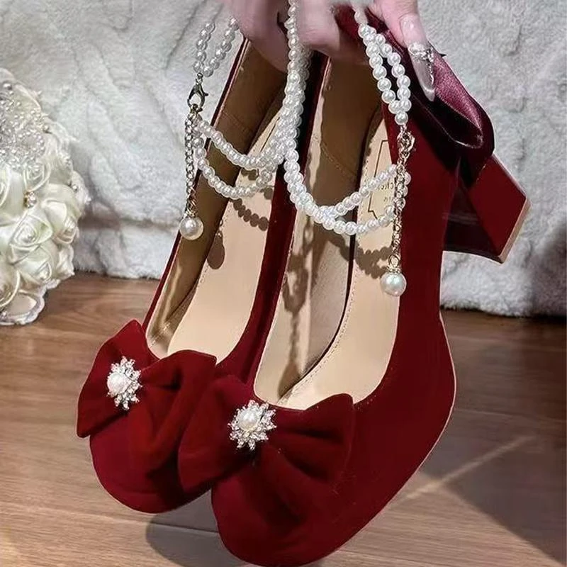 Red low-heeled engagement shoes Bridal shoes Not tired feet Hexiu toast clothes French beautiful Mary Zhen thick heeled shoes