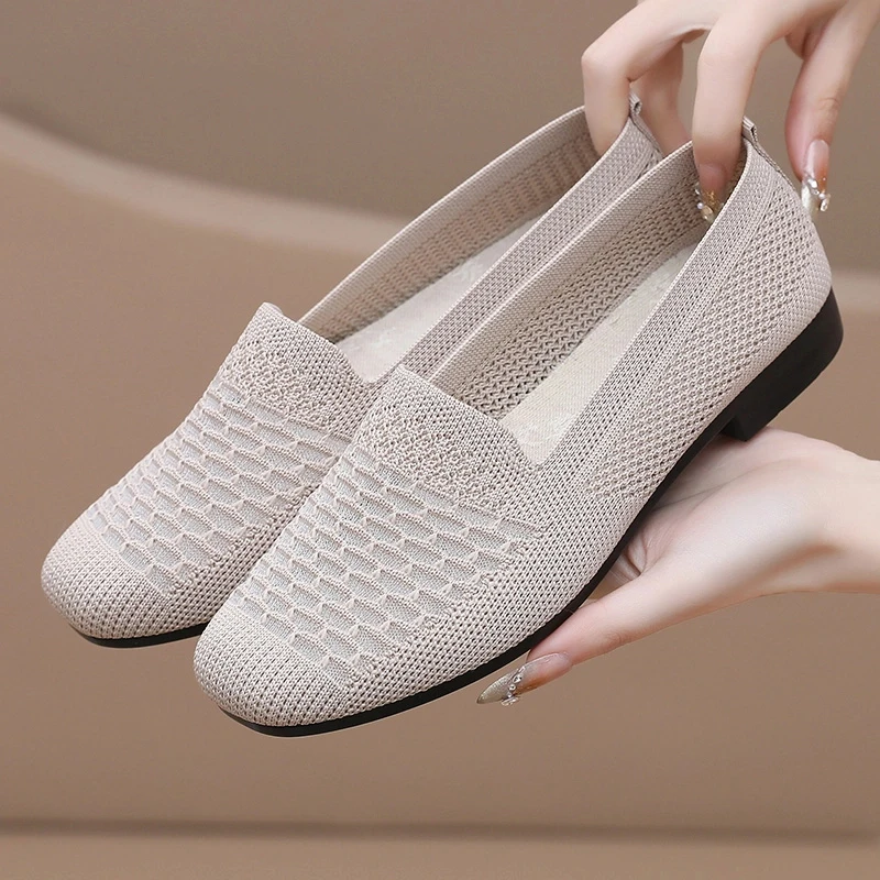 Old Beijing cloth shoes for women in summer shallow mouth mother shoes mesh shoes comfortable elderly shoes lightweight grandma shoes mesh sandals for women