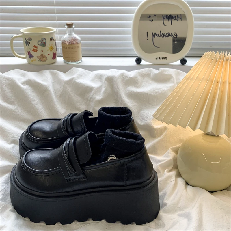 2024 Sponge cake thick sole black shoes for women 2025 Spring and Autumn New British style retro heightened small loafer