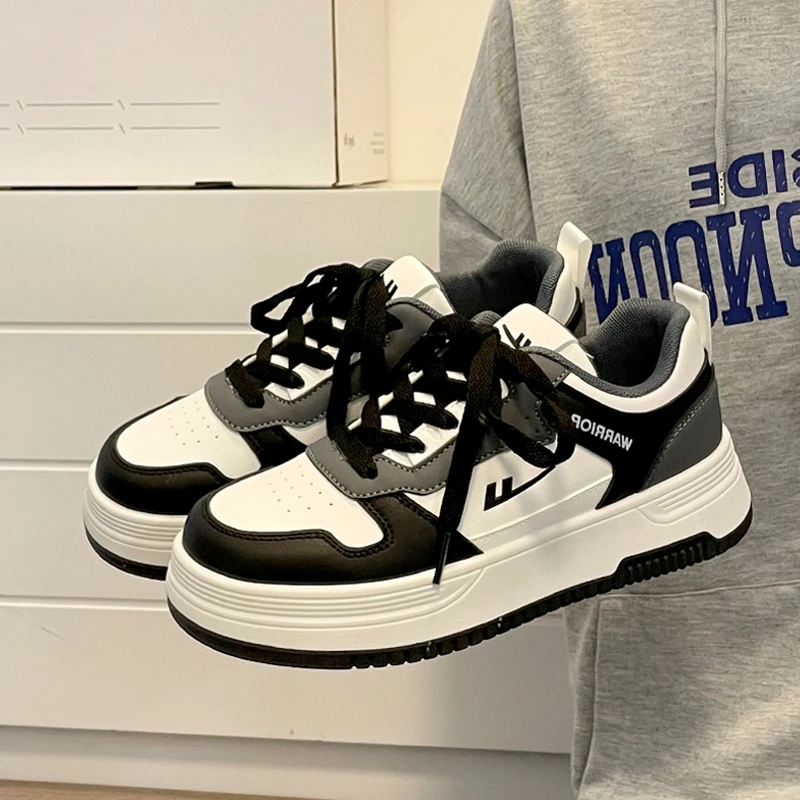 Huili hot couple shoes 2025 spring new creamy white shoes thick-soled Korean black and white panda shoes