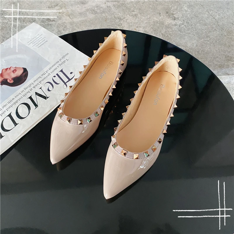 Nude color flat-soled Liuding shallow-mouth soft-soled boat shoes sexy versatile flat-heeled women's shoes 2025 spring and summer new riveted single shoes