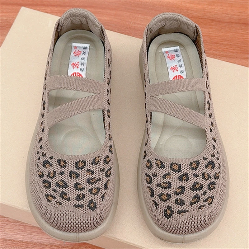 2025 spring new style one-foot pedal fashionable comfortable old Beijing cloth shoes soft sole breathable mother shoes flat sole flying knit shoes