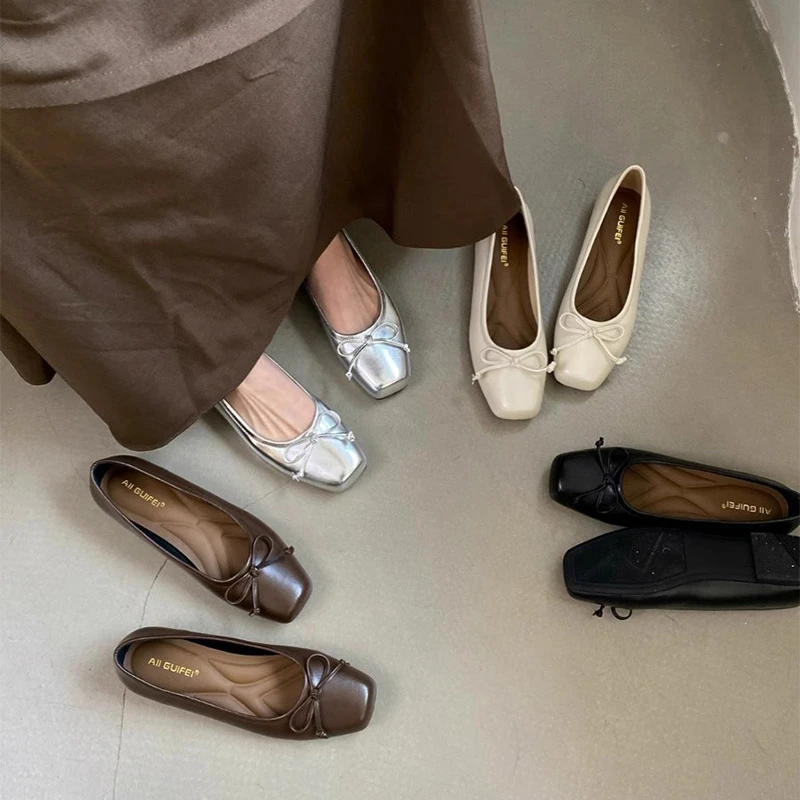 French retro silver bow with shallow mouth versatile single shoes for women 2025 spring new flat-sole square-headed bean shoes