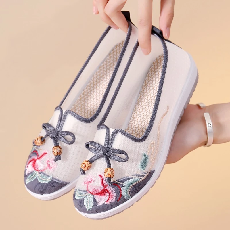 Old Beijing cloth shoes summer Hanfu embroidered shoes mother shoes soft sole shallow mouth female middle-aged and elderly breathable cloth shoes retro style
