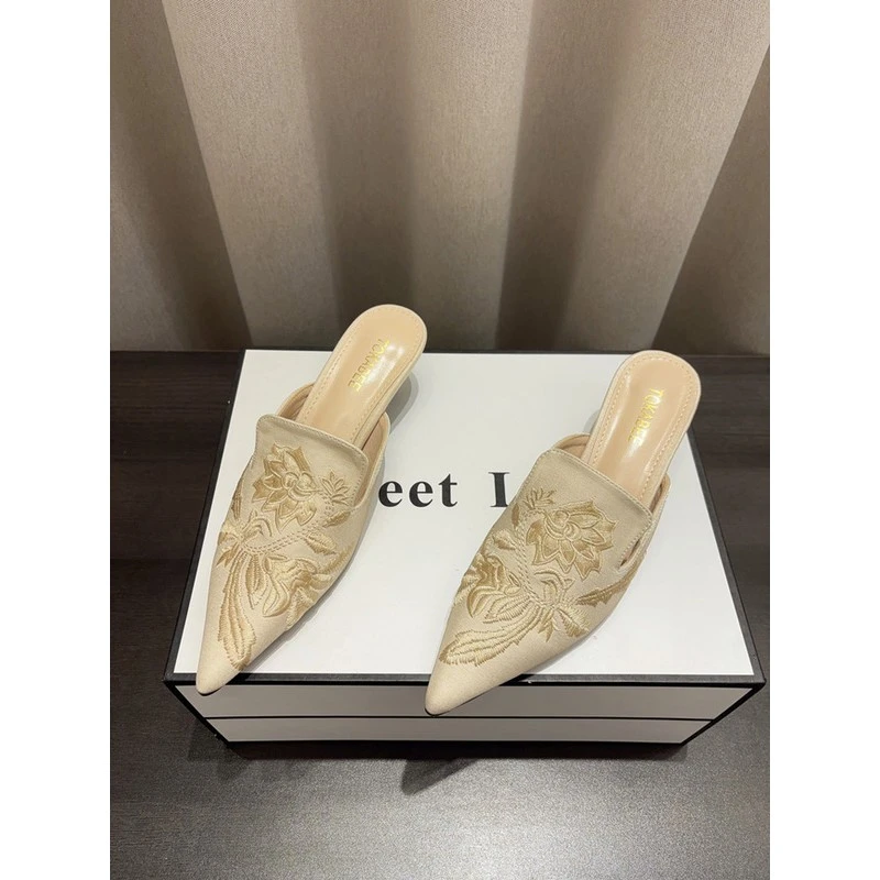 New Chinese-style embroidered bag-toe semi-tork women's high heels 2025 spring and summer new style pointed toe slim heel muller sandals