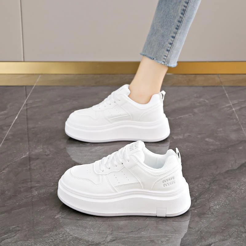 New Balance's broken size internet celebrity beautiful white shoes for girls campus style thick-soled shoes 2025 spring new campus style women