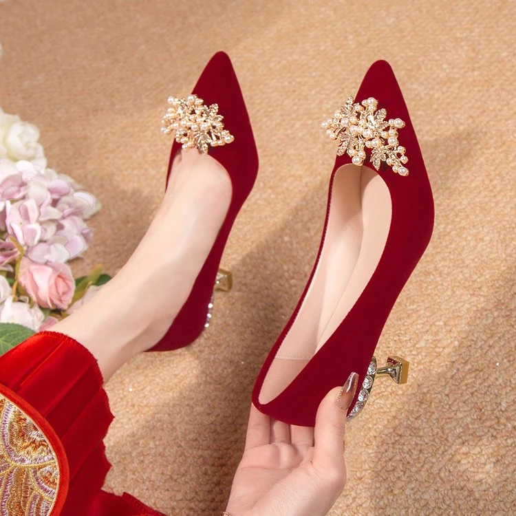 Wedding shoes Bride shoes Red stiletto heels Spring women's new 2023 new style without tiring feet toasting Chinese style Xiuhe suit wedding shoes