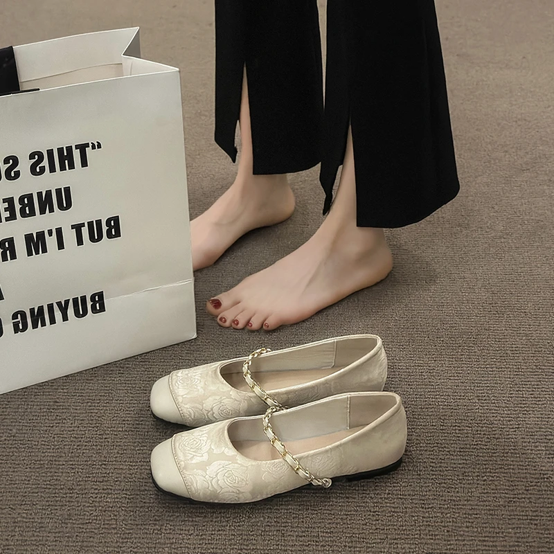 Single shoes for women new Chinese style 2025 new spring and summer Chinese style flat-soled skirt embroidered cheongsam Mary Zhen shoes