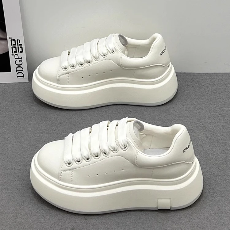 Thick-soled sponge cake shoes for women 2025 spring new internet celebrity versatile white shoes small heightened leather casual shoes