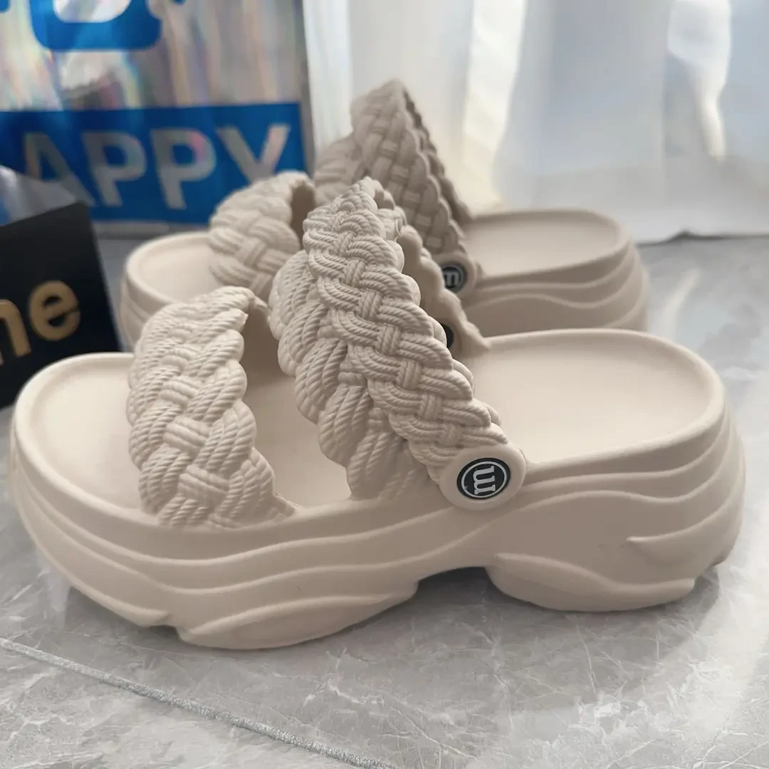 2025 new style of twisted thick sole breathable new style of sponge cake sandals for women internet celebrity fashion casual versatile summer sandals